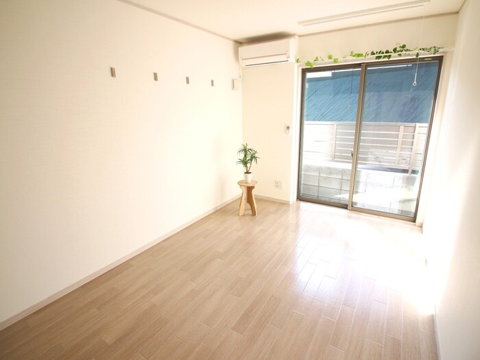 室内からの展望 ラウレア川越