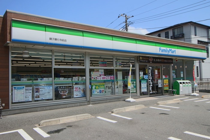 ファミリーマート磯子願行寺前店(コンビニ)まで400m ミント杉田
