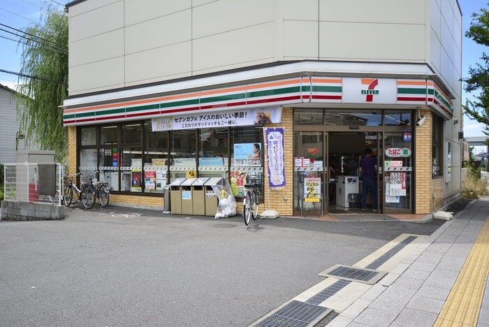 セブンイレブン(コンビニ)まで228m La　Douceur四ツ木East