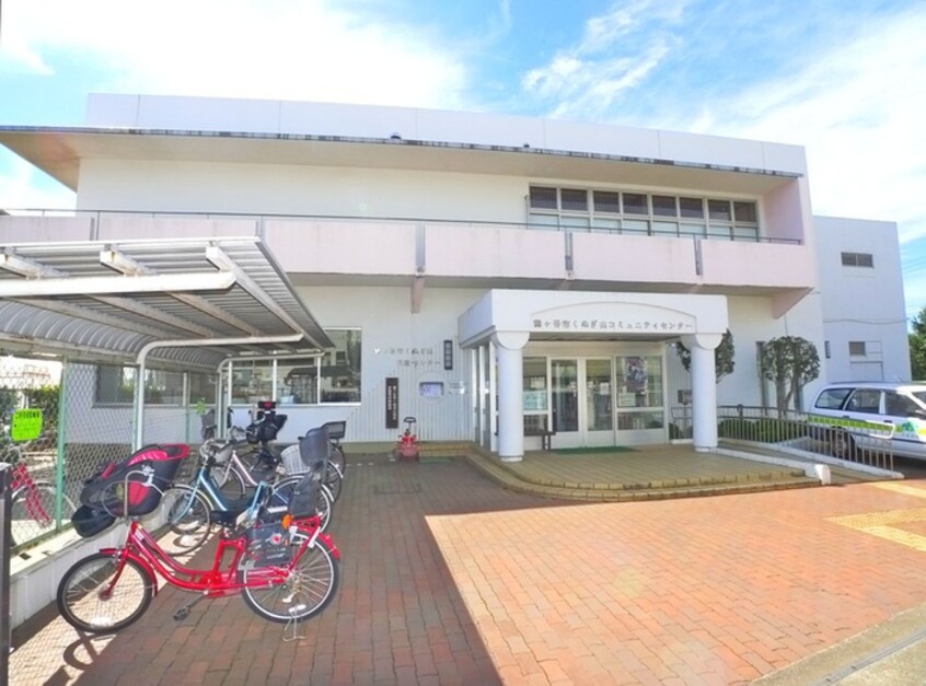 市立図書館(図書館)まで150m ニューコートくぬぎ山