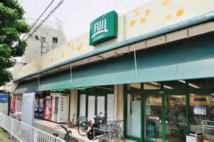 ＦＵＪＩ伊勢町店(スーパー)まで300m クレスト西戸部