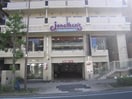 ジョナサン横浜反町店(その他飲食（ファミレスなど）)まで90m ＷＩＮＤＹ　ＰＯＲＴ