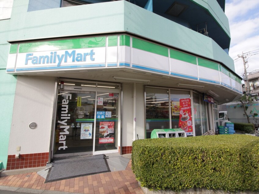 ファミリーマート潮見駅南口店(コンビニ)まで95m ｻﾞ･ﾌﾟﾚﾐｱﾑｷｭｰﾌﾞG潮見(311)
