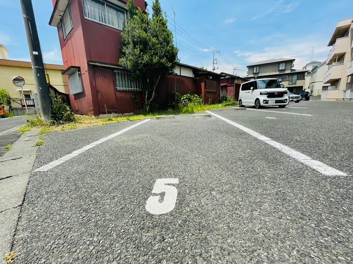 駐車場 ロイヤル稲城(1～8号室)