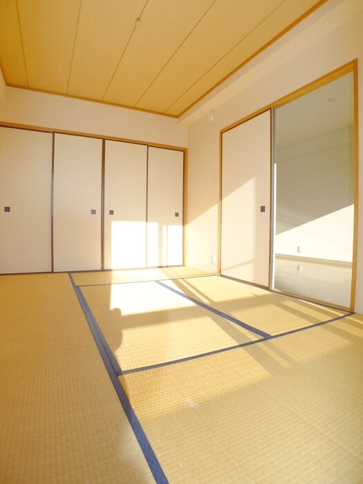 収納 アベニュ－弐番館