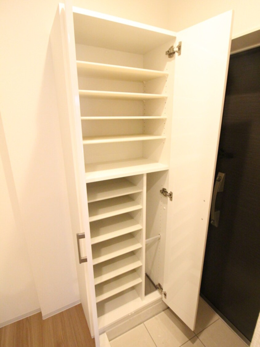 靴箱 The Fort Residences