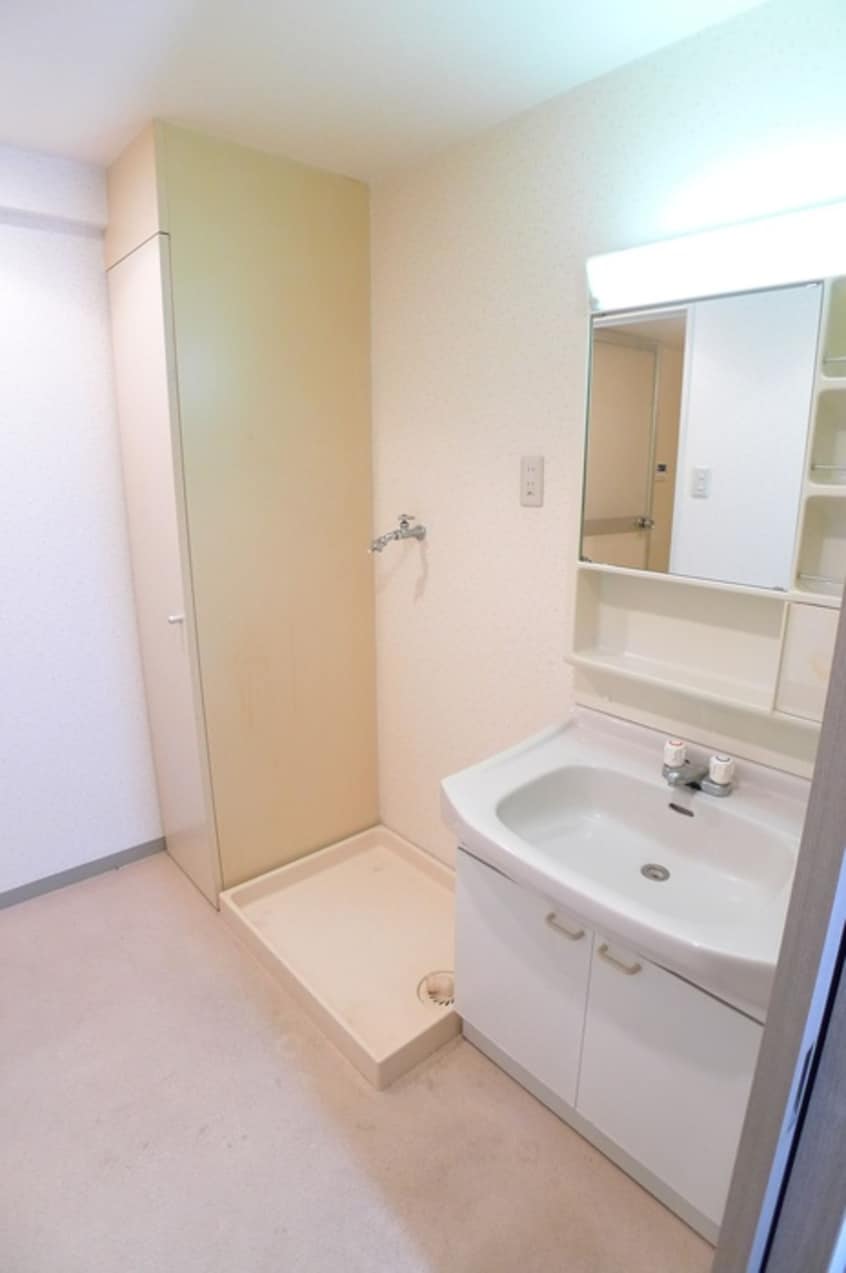 洗濯機置場 グロリオール里見弐番館