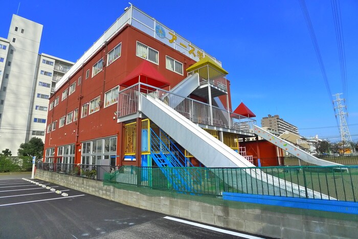 アース学園(幼稚園/保育園)まで199m グロリオール里見弐番館