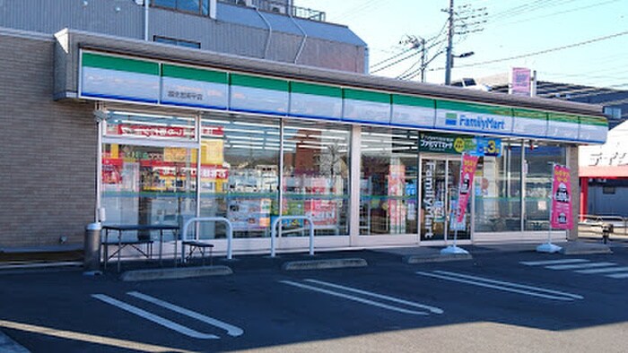 ファミリーマート福生加美平店(コンビニ)まで850m シティハイムイ－スト