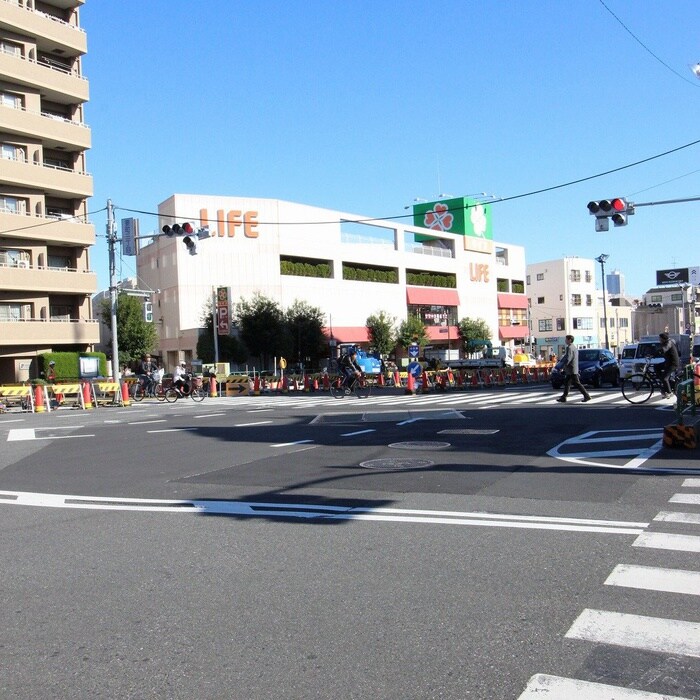 ライフ 千川駅前店(スーパー)まで619m ストーク千川(208)