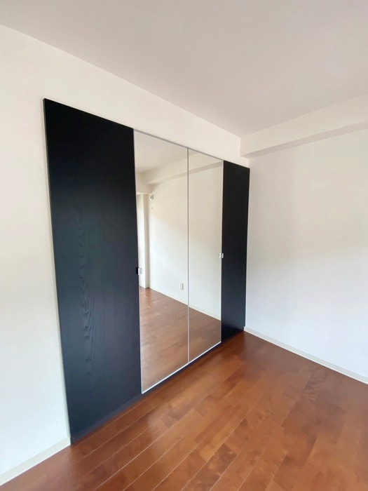 収納 新山下三番館