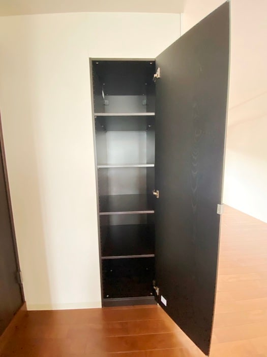 収納 新山下三番館