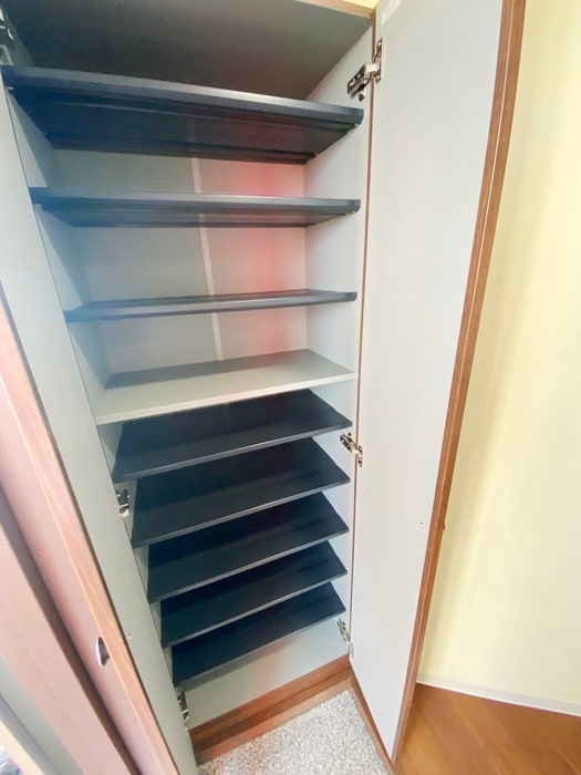 靴箱 新山下三番館