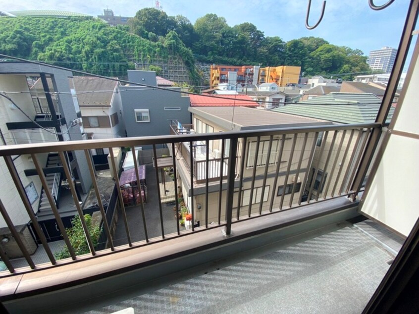 室内からの展望 新山下三番館