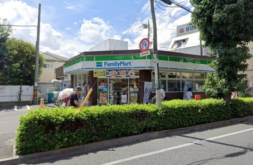 ファミリーマート沼袋駅前店(コンビニ)まで469m エスタス野方