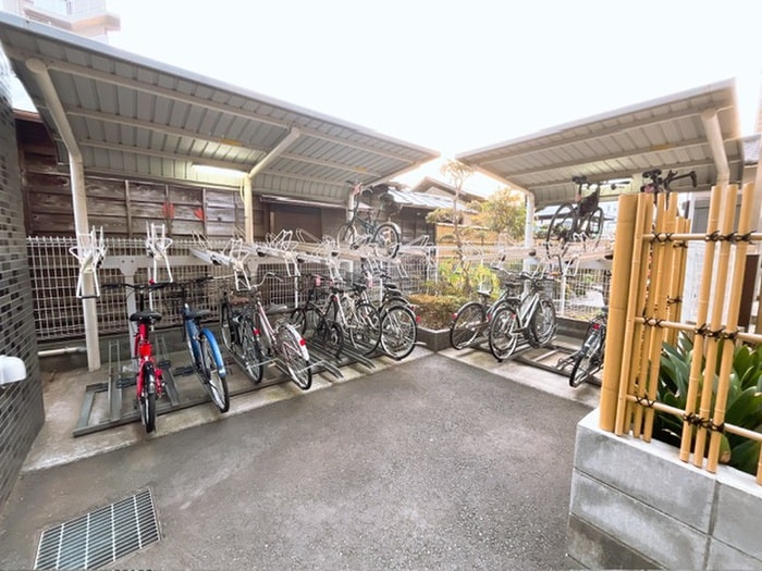 駐輪場 ドゥバン・ロテル・ド・ヴュ－ユ