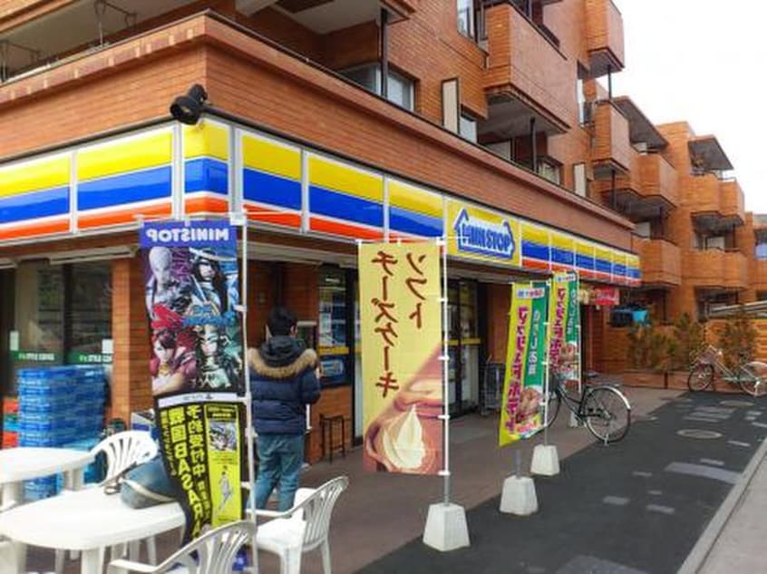 ミニストップ 杉並和泉町店(コンビニ)まで295m メゾン・ヒロ