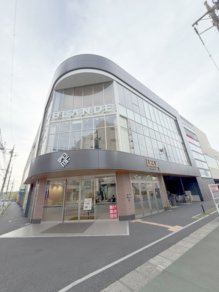 ブランデ三郷(スーパー)まで365m サンモール三郷