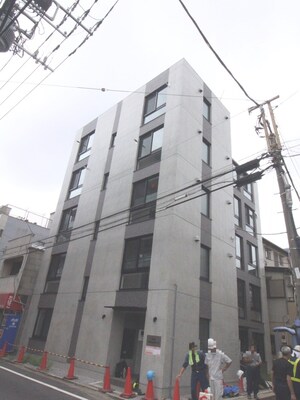 ｉＯＮ　ＭＥＧＵＲＯ　Ｗ