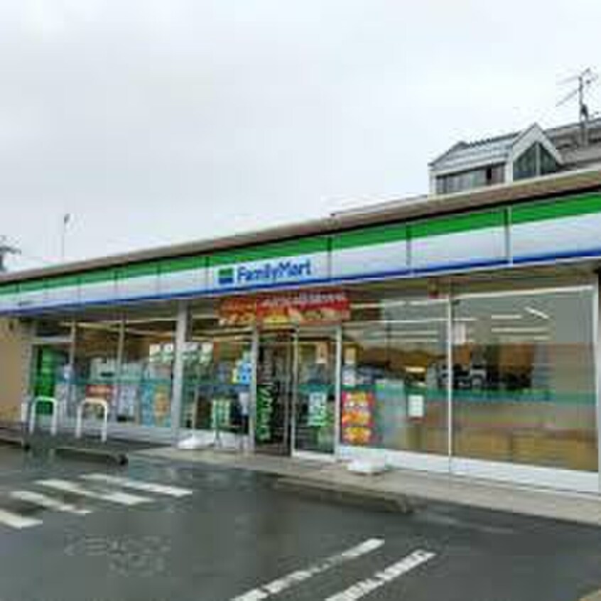 ファミリーマート 福生志茂店(コンビニ)まで304m ショコラBASE