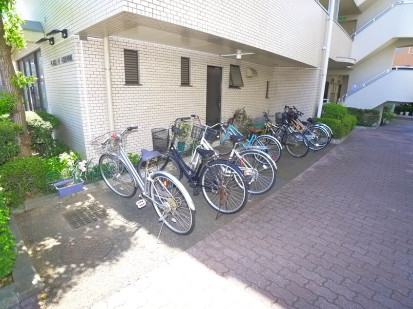 駐輪場 PLACE IN HORIKAMI