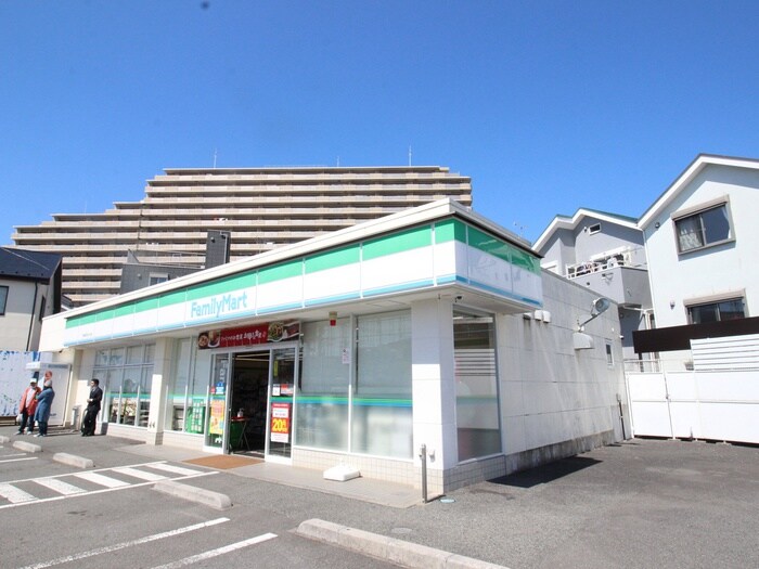 ファミリーマート秀栄町田小川店(コンビニ)まで324m ＫＳＧマリ－ン三ツ堀Ⅲ