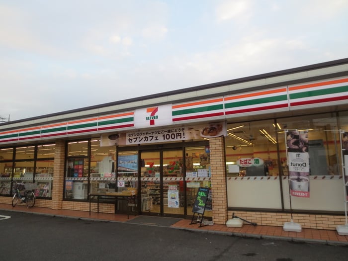 セブンイレブン(コンビニ)まで116m ウエストヒルズ２１