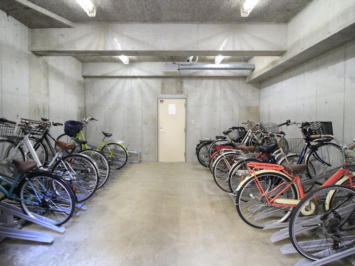 駐輪場 コルニ－チェ小石川