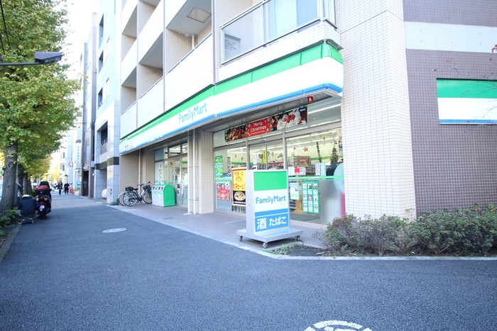 ファミリーマート(コンビニ)まで10m コルニ－チェ小石川