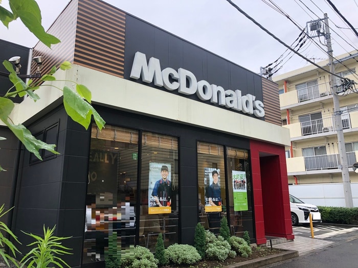 マクドナルド港南笹下店(ファストフード)まで495m イフェズＰＡＬ磯子