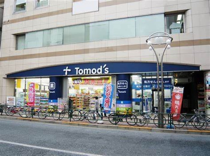 トモズ 高田馬場店(ドラッグストア)まで120m 藤和高田馬場コープⅡ（802）