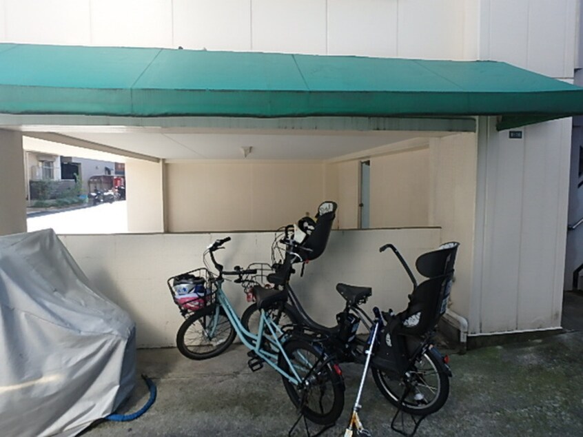 駐輪場 メゾンド白山