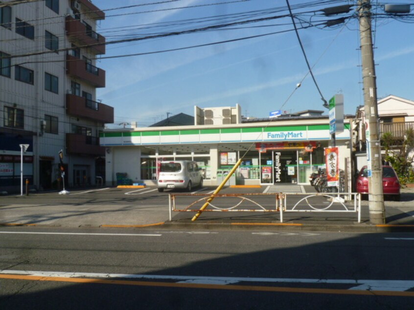 ファミリーマート 曳舟駅東店(コンビニ)まで157m 杉浦ハイツ