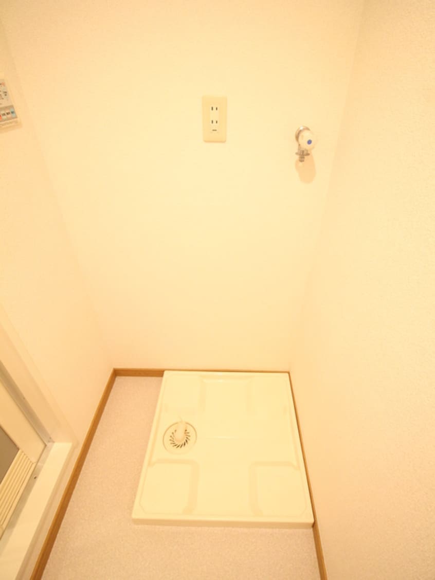 洗濯機置場 ＣＯＳＷＯＲＴＨ　０４