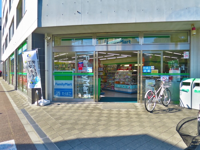 ファミリーマート 喜多見駅北店(コンビニ)まで433m ＣＯＳＷＯＲＴＨ　０４