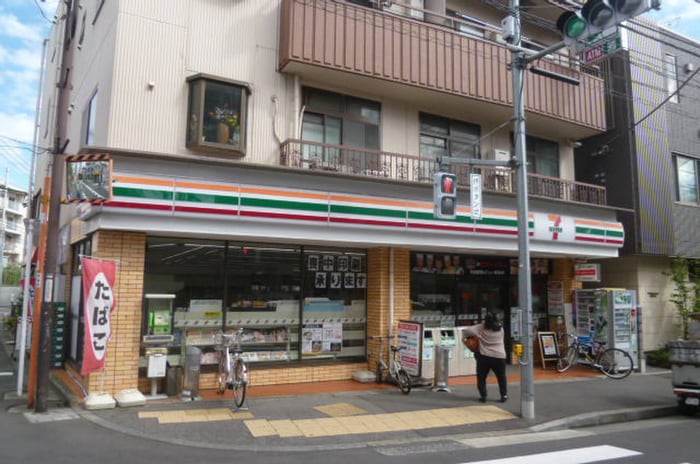 物件(コンビニ)まで378m シャーメゾン南台