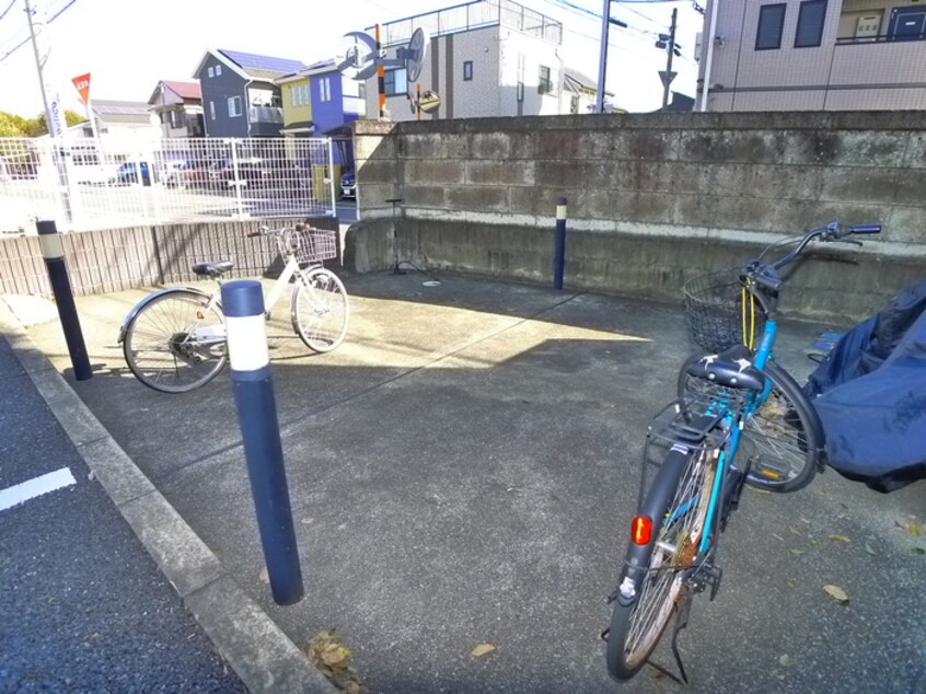 駐輪場 リブリ・キクエイ