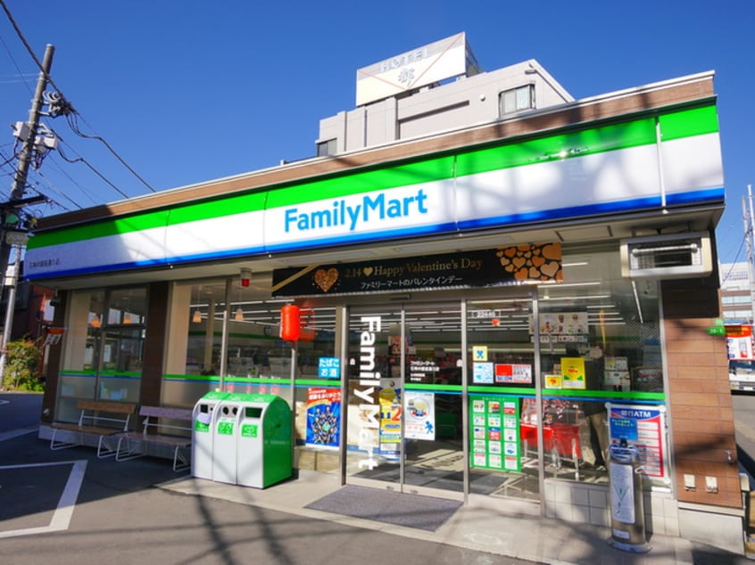 ファミリーマート(コンビニ)まで170m Ｕビル