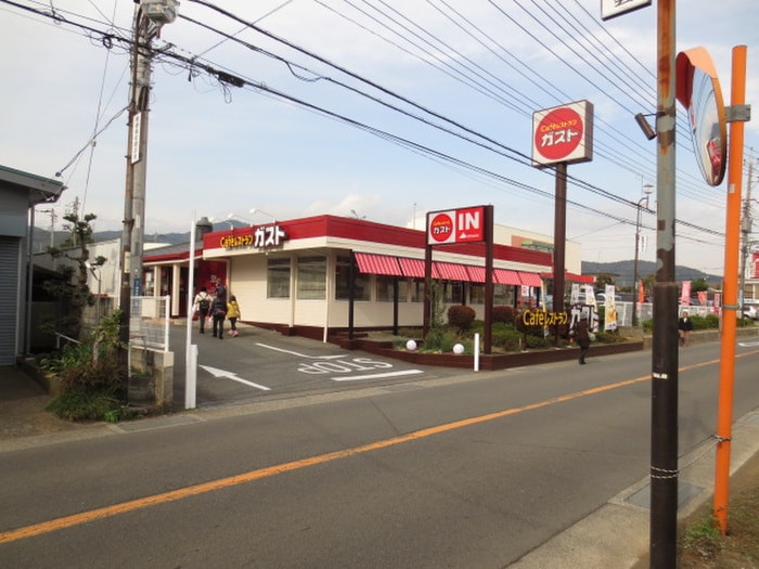 ガスト鶴巻温泉店(その他飲食（ファミレスなど）)まで648m コンフォ－ス･Ｓ