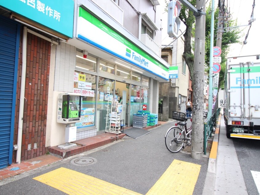 ファミリーマート　杉並高円寺北店(コンビニ)まで136m パールハイツ