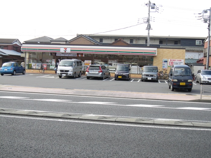 セブンイレブン横浜六浦1丁目店(コンビニ)まで400m LA・PLAGE　II　