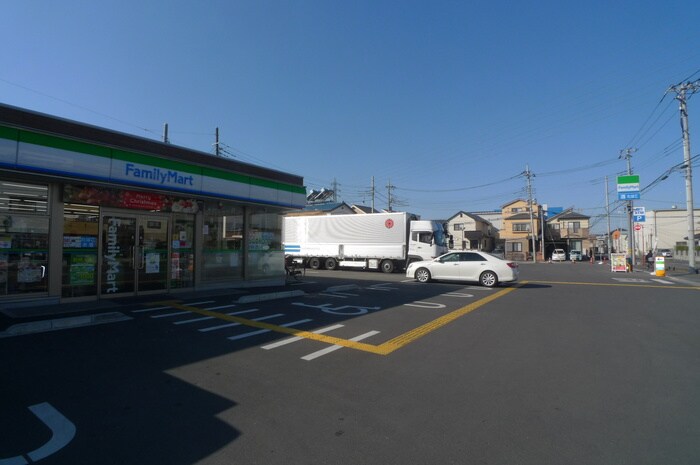 ファミリーマート川口南鳩ヶ谷1丁目店(コンビニ)まで400m パ－クハイツヨコテ