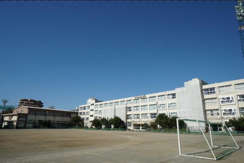 区立弦巻中学校(中学校/中等教育学校)まで446m 弦巻一丁目戸建(2F)