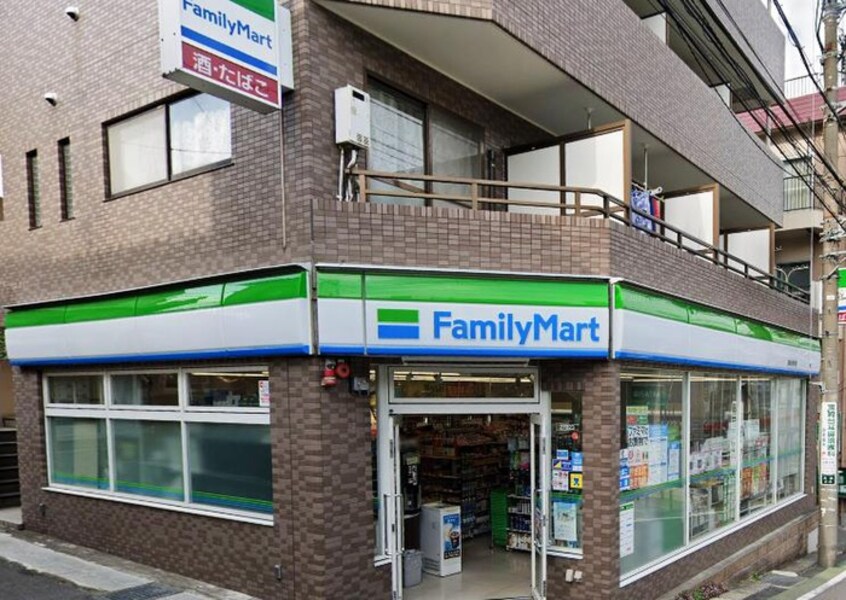 ファミリーマート宮崎台駅前店(コンビニ)まで550m エル・ヴィーナ宮崎台