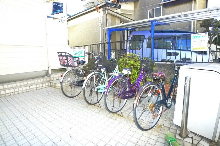 駐輪場 コスモス吉野