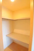 収納 エトワ－ル松山B