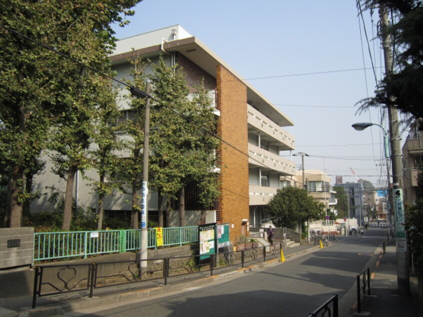 小石川図書館(図書館)まで619m Ucourt　白山