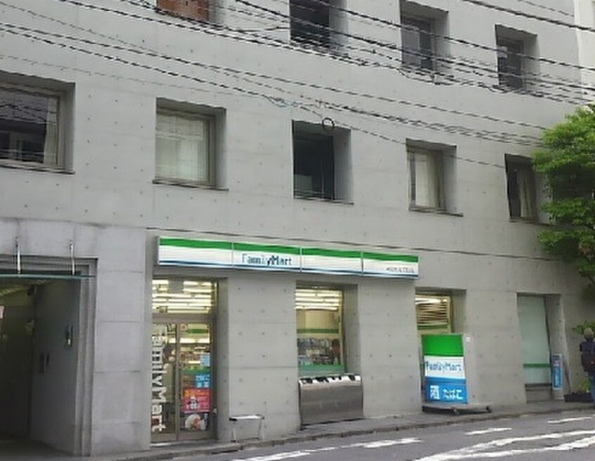 ファミリーマート神宮前五丁目店(コンビニ)まで96m セントラルハイム