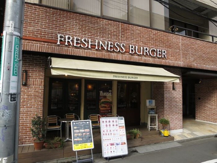 フレッシュネスバーガー キャットストリート店(ファストフード)まで55m セントラルハイム