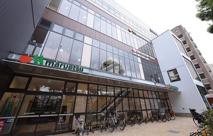 マルエツ(スーパー)まで300m ｻﾞ･ﾊﾟｰｸﾊﾋﾞｵ神楽坂ﾚｼﾞﾃﾞﾝｽSouth